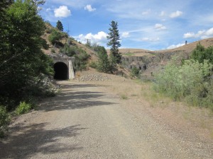 Tunnel opening along Yakima River section
